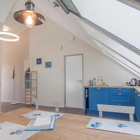 イン House *